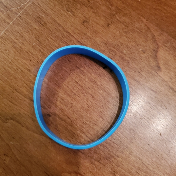 FREE - Julien's auctions 2022 Betty White Beverly Hills bracelet / wristband - Picture 7 of 7